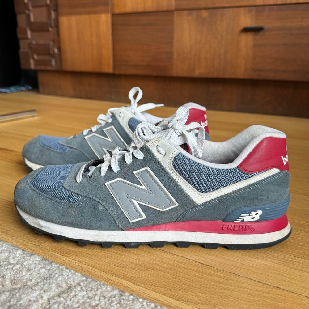 New balance 574 sneaker in crater blue and red